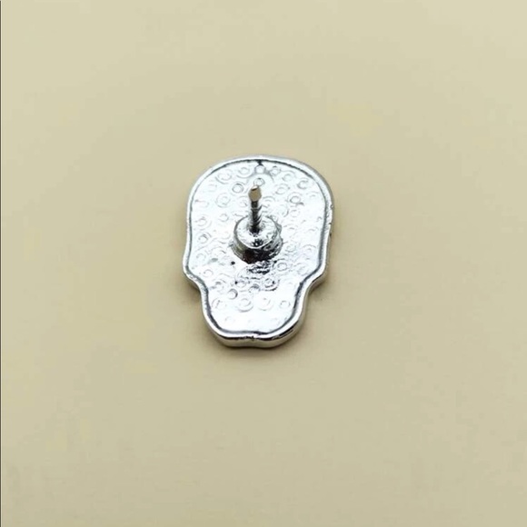 Rhinestone Skull Brooch - Picture 2 of 4